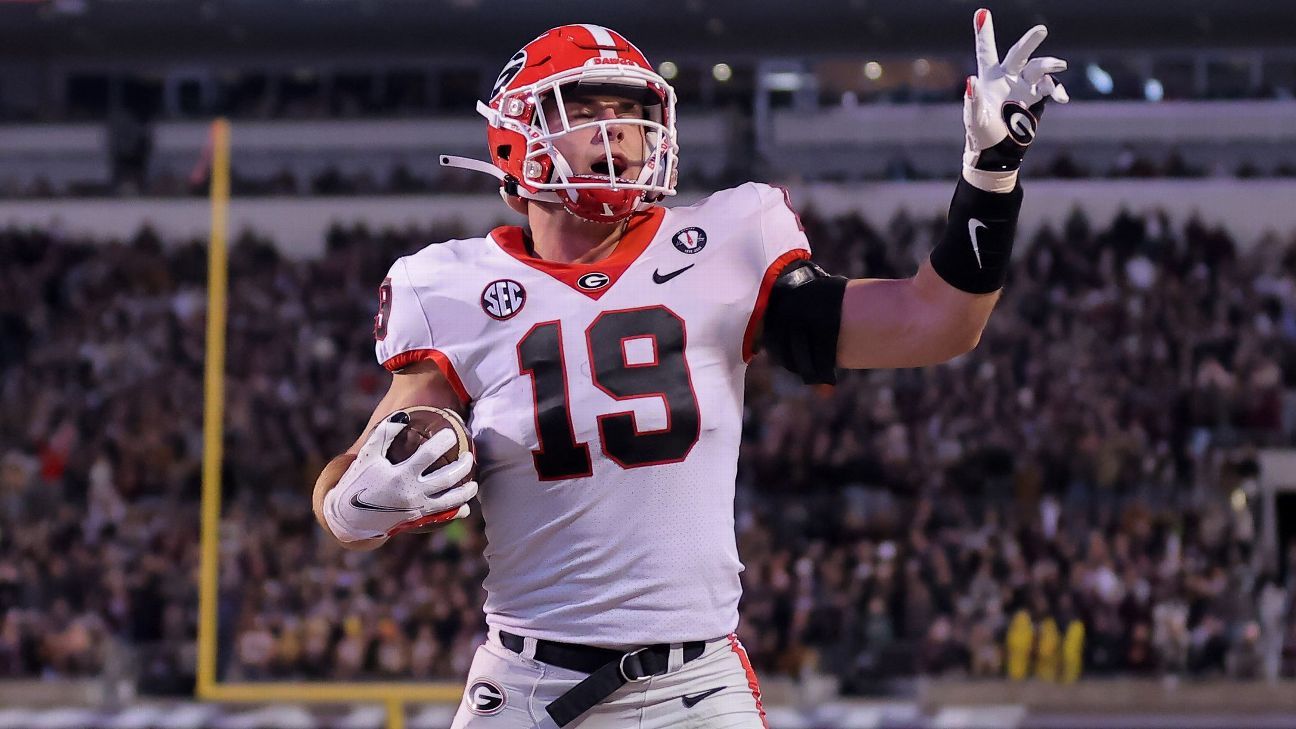 No. 1 UGA leads steady top 5; Ducks, UCLA slip