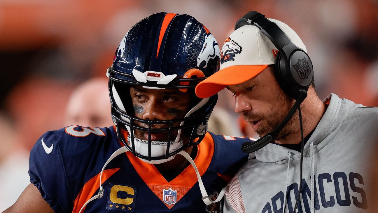 Sources: Broncos turn over playcalling to Kubiak