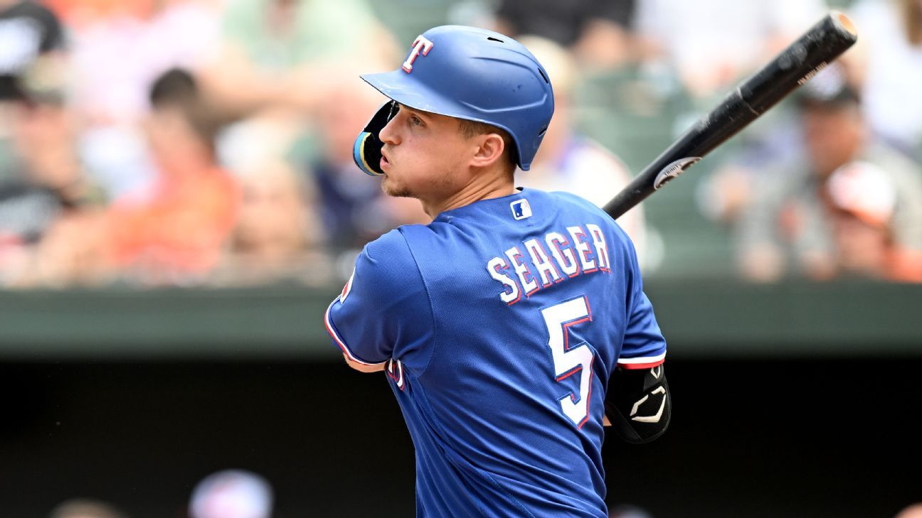 Rangers put Seager on IL with sprained thumb