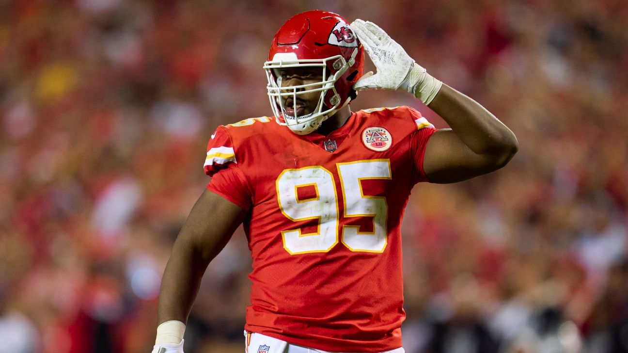 <div>Chiefs' Jones ends holdout, agrees to 1-year deal</div>