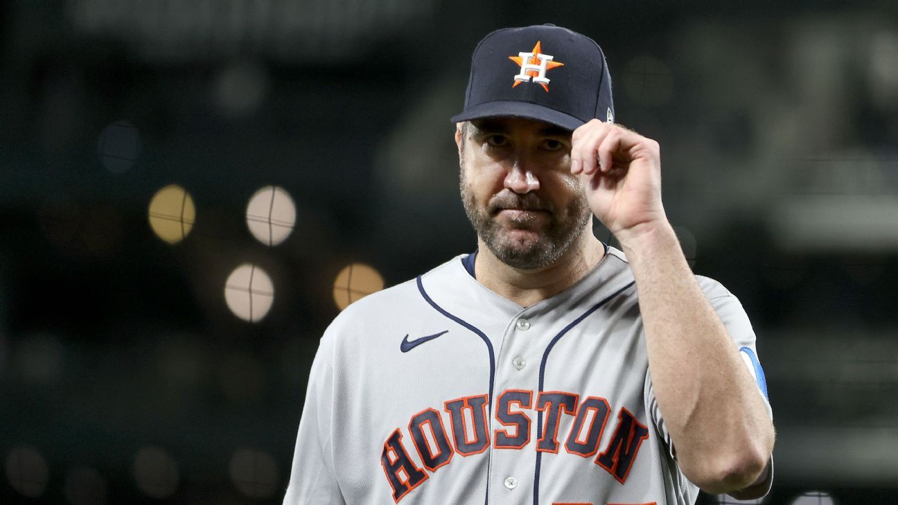 Vintage Verlander helps Astros pad wild-card lead