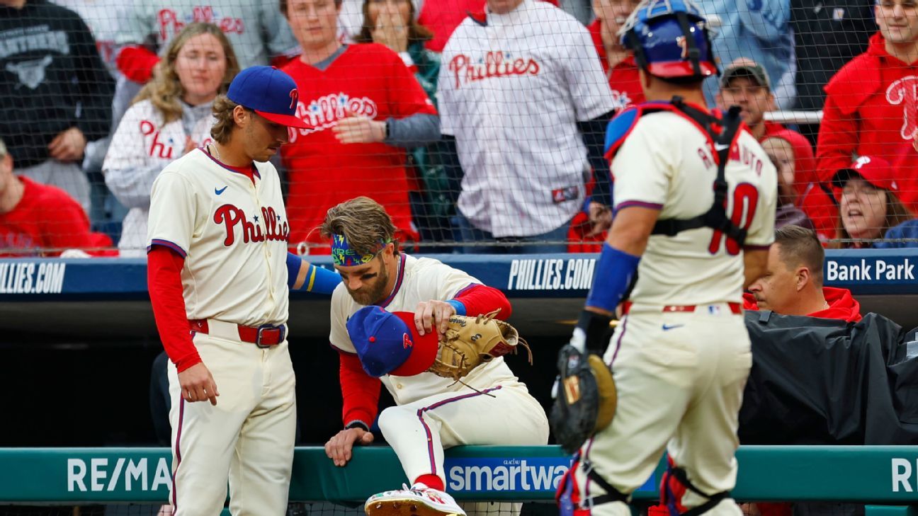 Harper gives Phillies a scare with crash landing